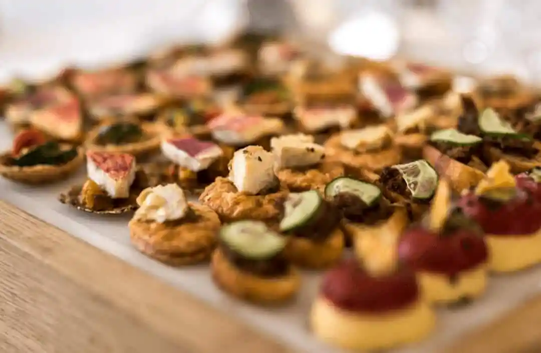 Tartelettes dressées pour un cocktail de fin d'année