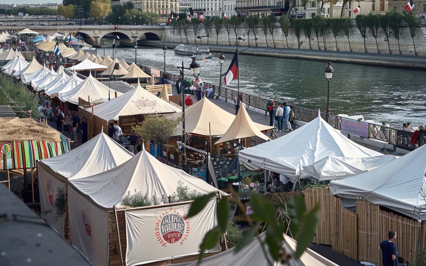 Les stands le long des quais de Seine, cérémonie d'ouverture de Paris 2024